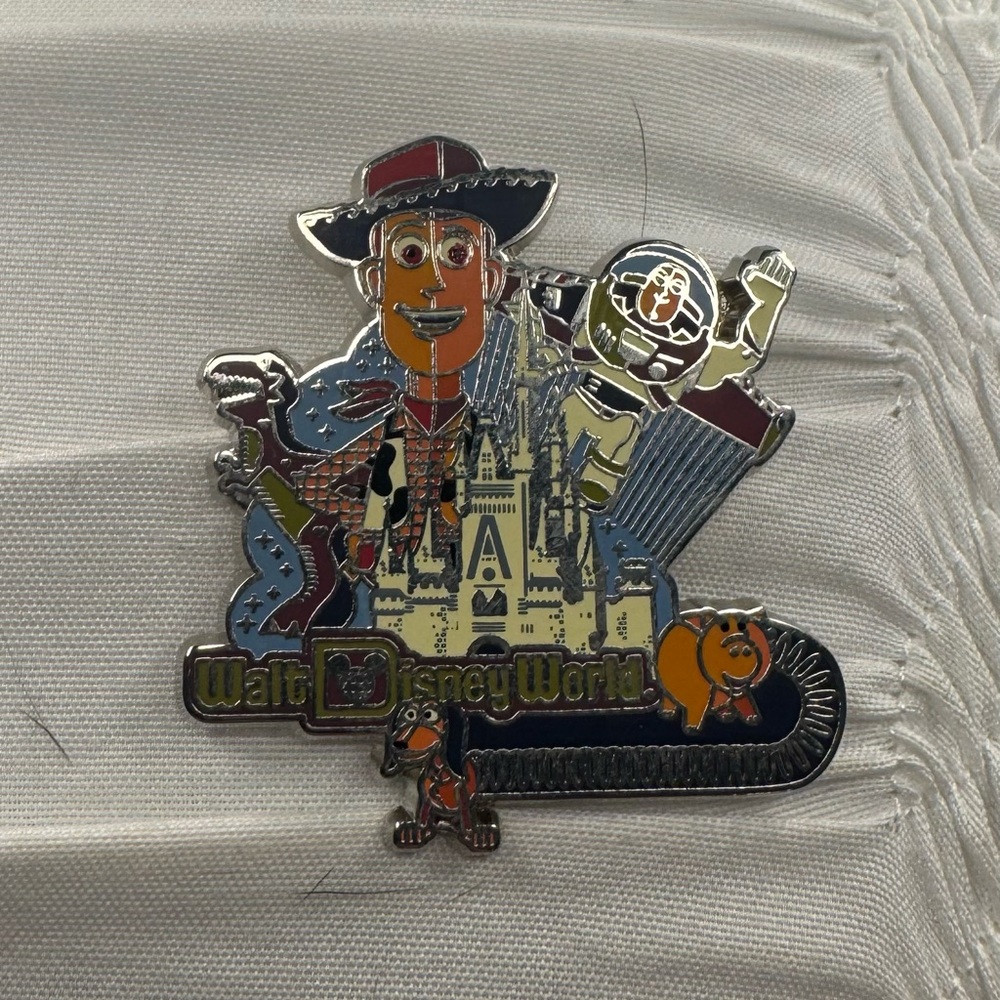 Disney Toy Story Enamel Pin - Picture 1 of 1